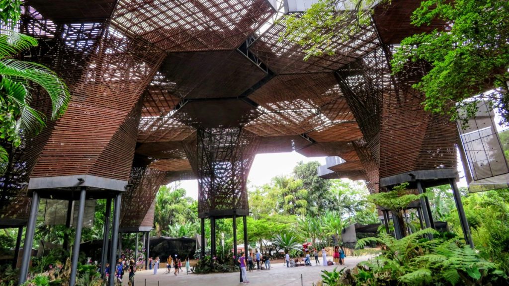 Anche l'architettura di Medellín si fonde nel verde | Elettronauti.it