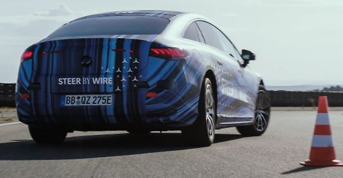 Mercedes prepara il volante elettronico: addio al collegamento meccanico dal 2026 | Elettronauti.it