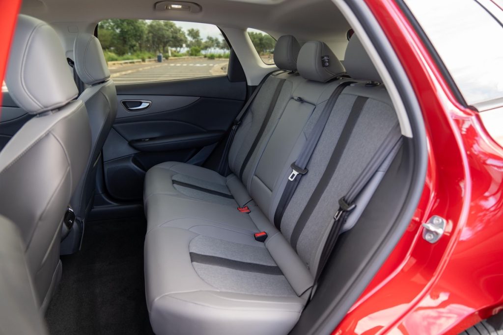 Nuova MG S5 EV: il SUV elettrico compatto che alza l’asticella su sicurezza, efficienza e tecnologia | Elettronauti.it
