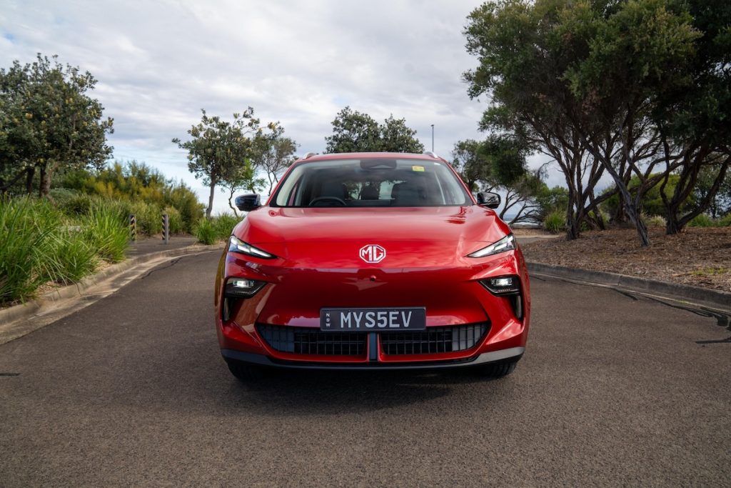 Nuova MG S5 EV: il SUV elettrico compatto che alza l’asticella su sicurezza, efficienza e tecnologia | Elettronauti.it