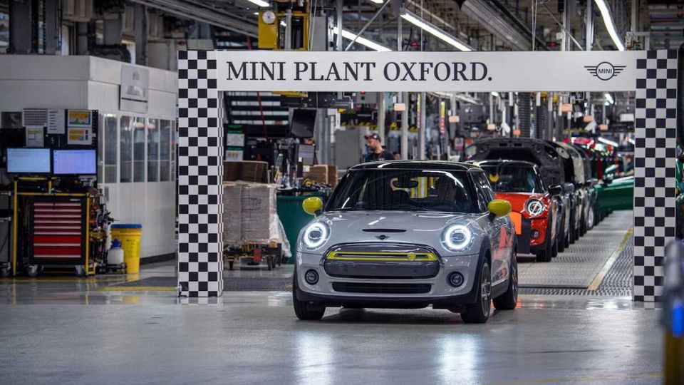 BMW oltre 600 milioni di sterline per gli stabilimenti Mini di Oxford e Swindon