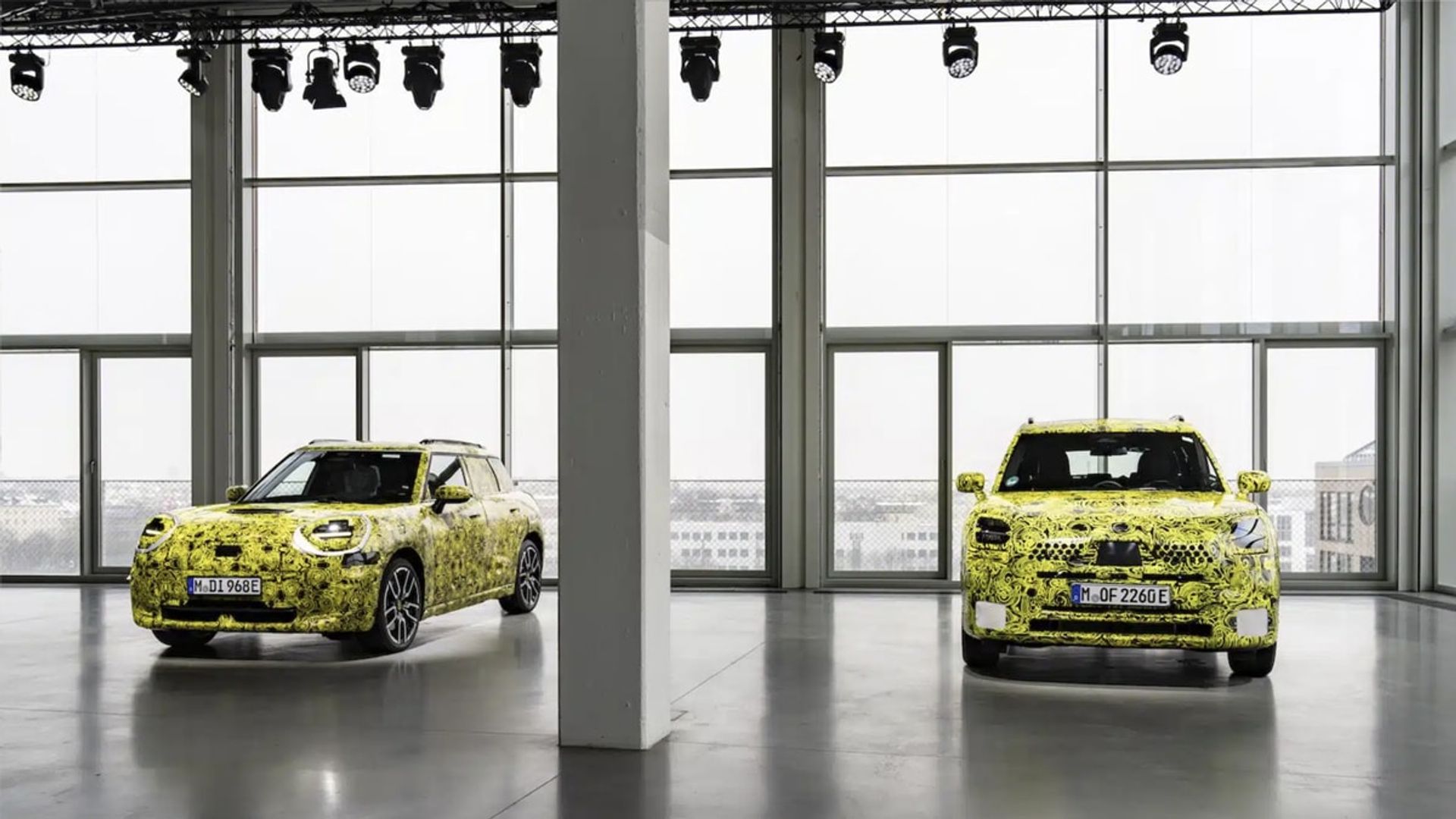 Mini presenta la nuova famiglia elettrica: Mini Cooper, Aceman e Countryman