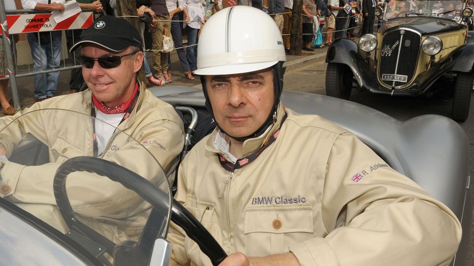 Rowan Atkinson il creatore di Mr.Been - affronta il tema auto elettriche