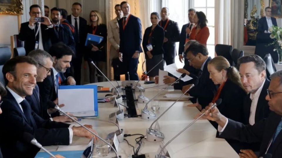 Tesla sta esaminando un potenziale "investimento significativo" in Francia, mentre Musk incontra il presidente