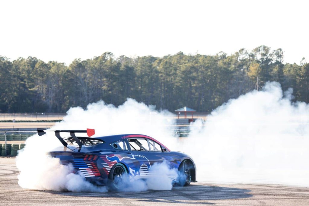 Ford Mustang Mach-E EV trimotore per la NASCAR - "Bestiale"! | Elettronauti.it