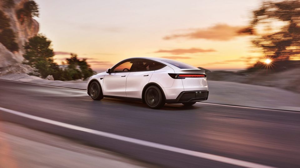 Tesla Model Y 2025