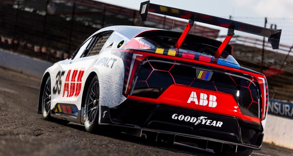 Il primo prototipo ABB NASCAR EV al Chicago Street Race | Elettronauti.it