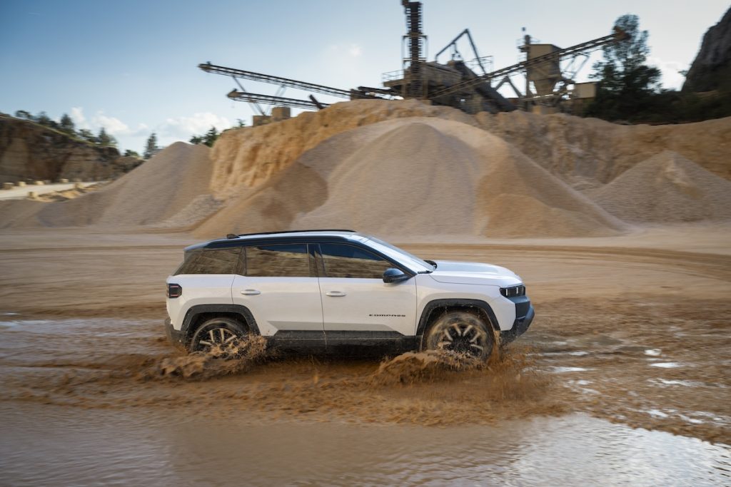 Jeep Compass elettrica 2026: arriva la 4xe da 375 CV | Elettronauti.it