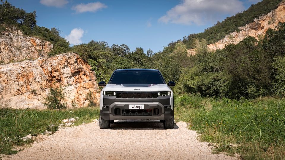 Jeep Compass elettrica 2026: arriva la 4xe da 375 CV