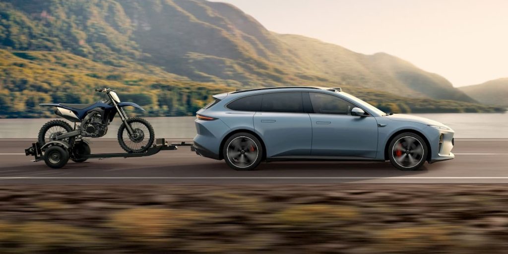 Il capo progettista di Porsche ammette che i veicoli elettrici cinesi e Tesla costringono le case automobilistiche tedesche a essere più coraggiose | Elettronauti.it