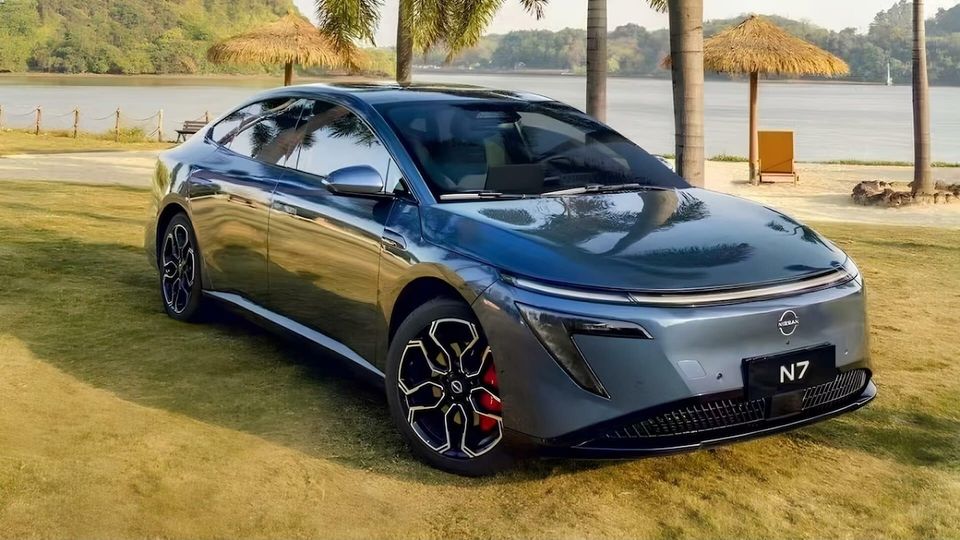 Nissan N7, rivale della Tesla Model 3: debutto internazionale previsto nel 2026