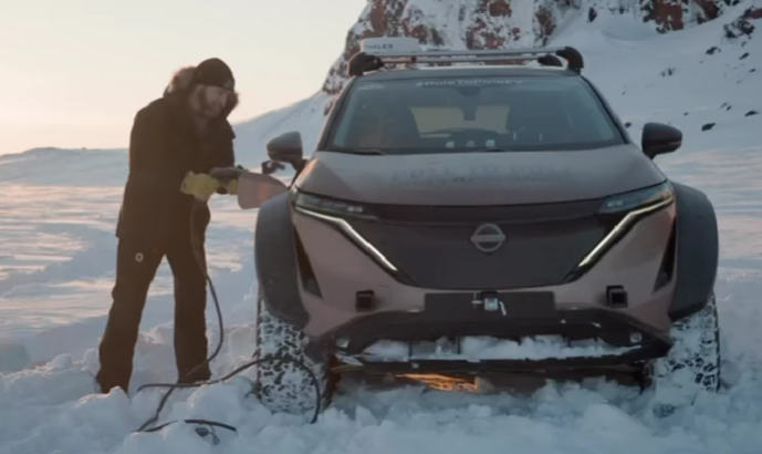 Questa coppia di "pazzi" sta guidando un'auto elettrica fino al Polo Sud | Elettronauti.it