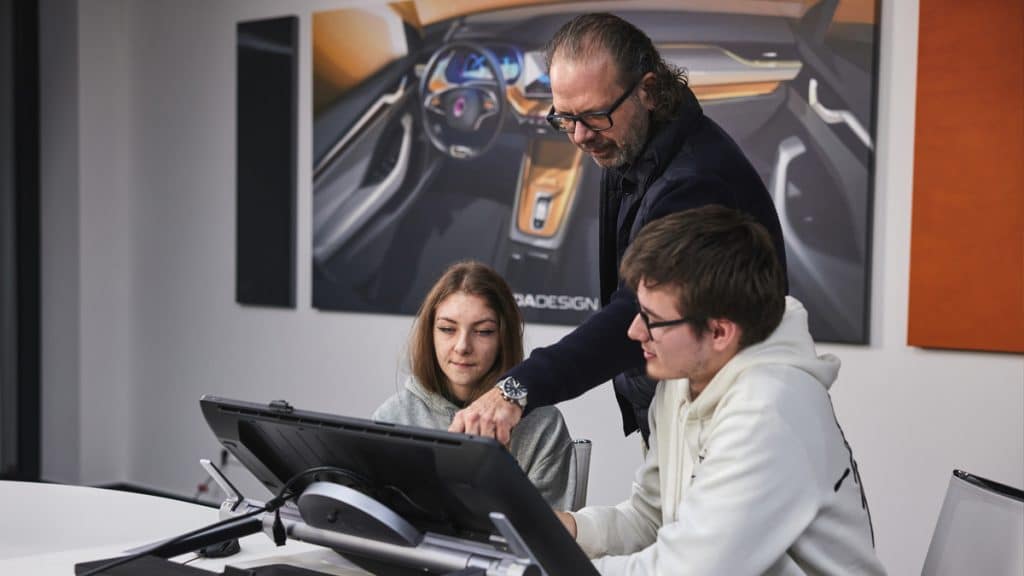 29 studenti di scuola professionale Škoda, stanno creando una Enyaq E-Camper | Elettronauti.it