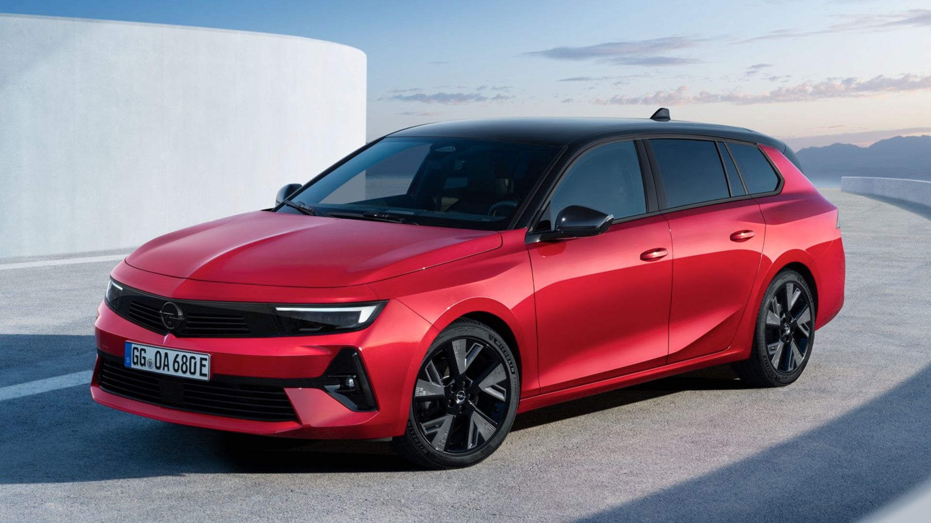 Opel Astra: anche la Sports Tourer diventa elettrica