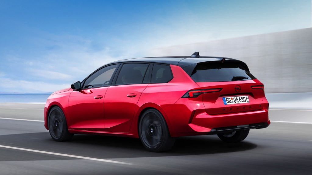opel astra sports tourer electric posteriore elettronautiit 1024x576