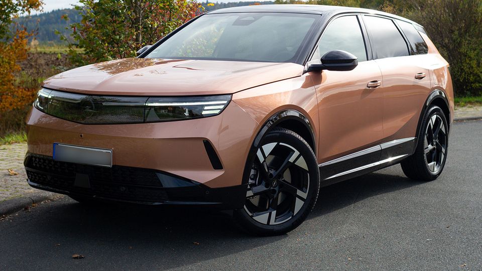 Più grande ed elettrica: ecco la nuova Opel Grandland