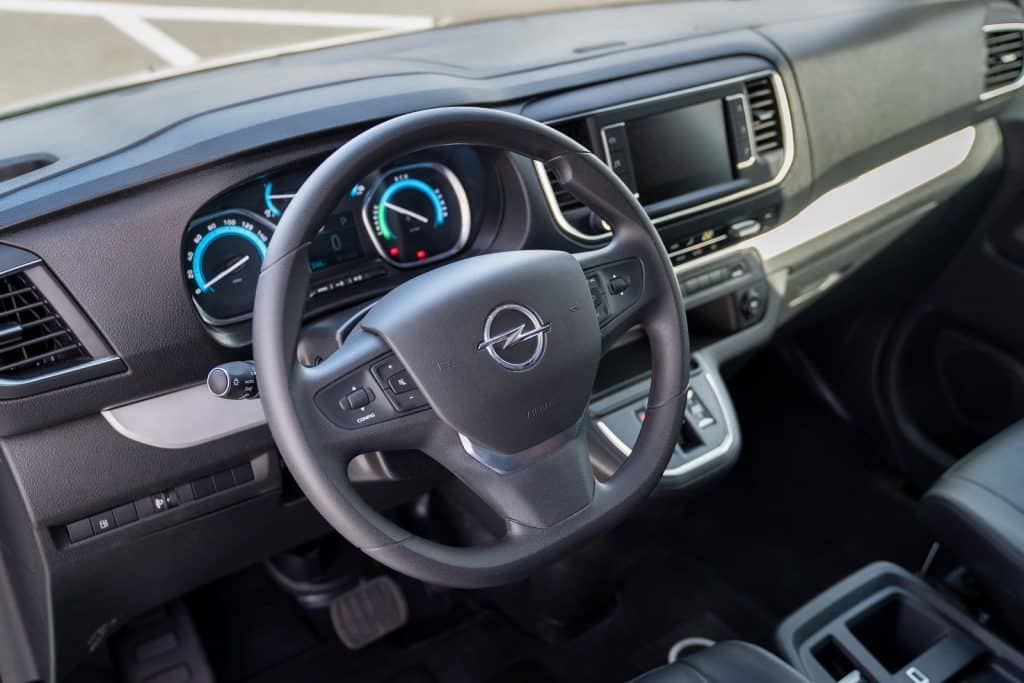 Opel Vivaro Hydrogen Volante | Elettronauti.it