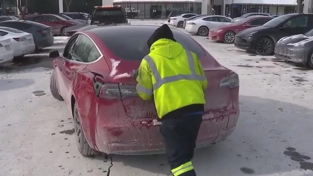 Il Falso Allarme sulle Vetture Elettriche Bloccate a Chicago: Fake News e Verità | Elettronauti.it