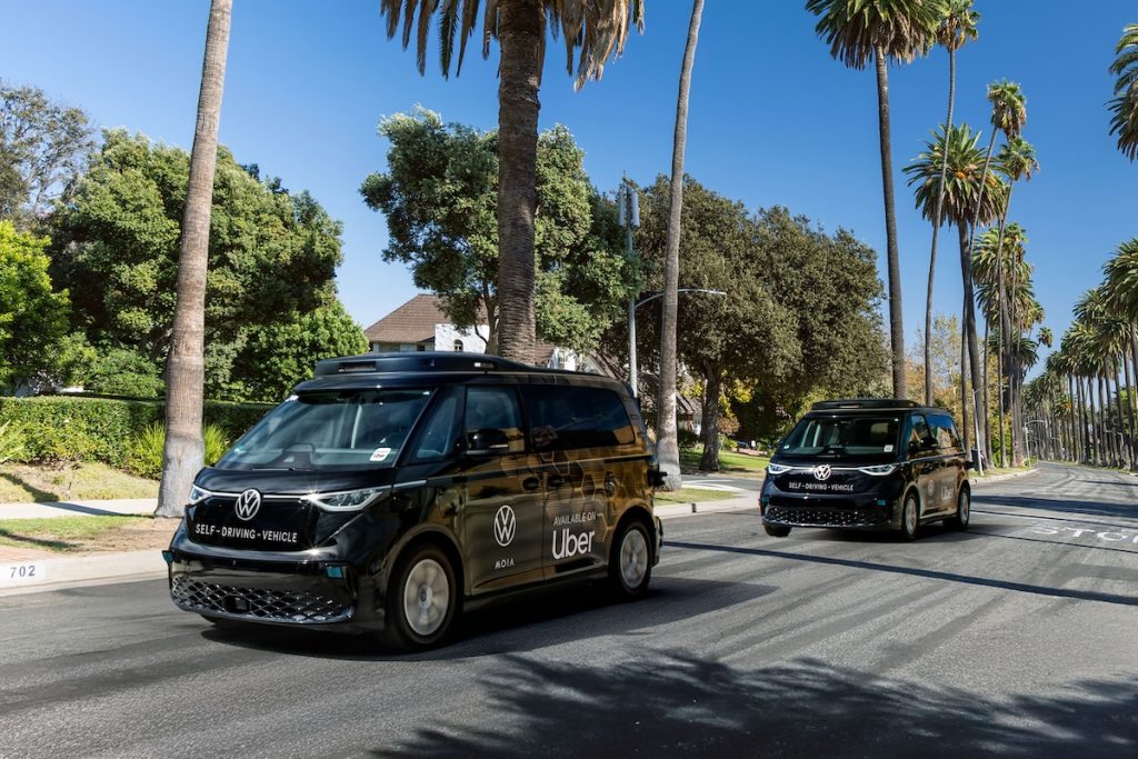 Volkswagen ID. Buzz AD: debutta il van elettrico a guida autonoma per flotte urbane dal 2026 | Elettronauti.it