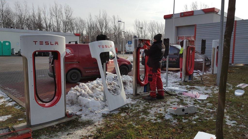 Tesla investe in Polonia, ma crea anche caos | Elettronauti.it