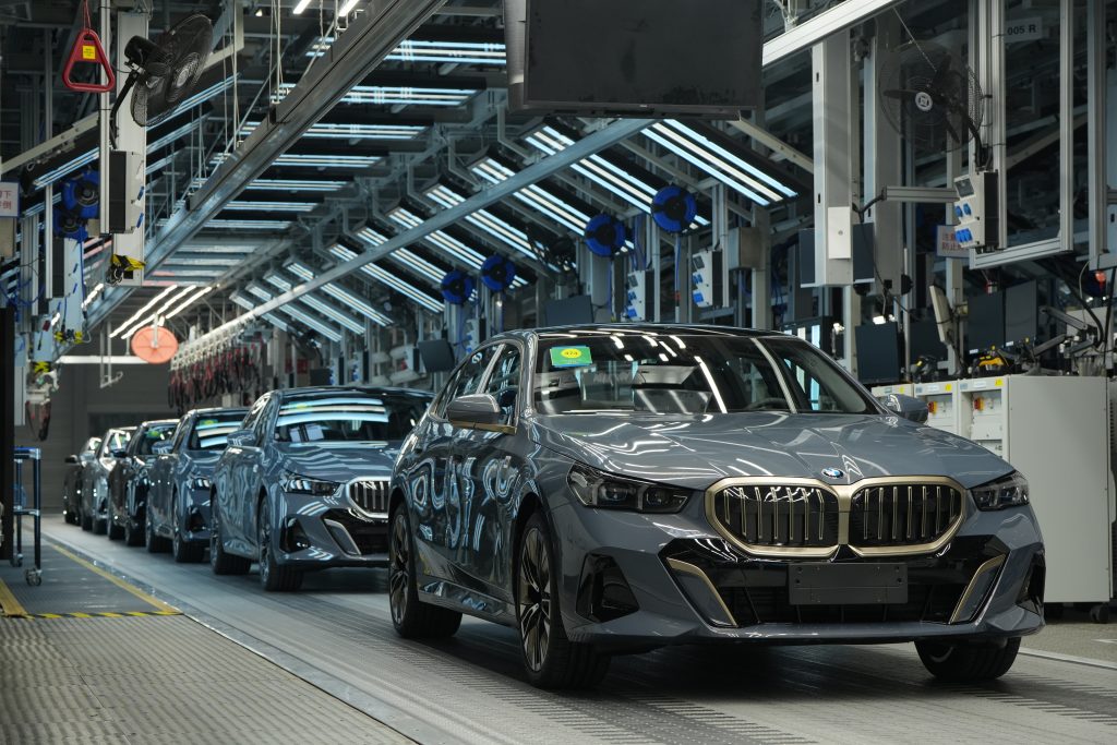 Produzione della BMW i5 nello stabilimento di Dadong in Cina | Elettronauti.it