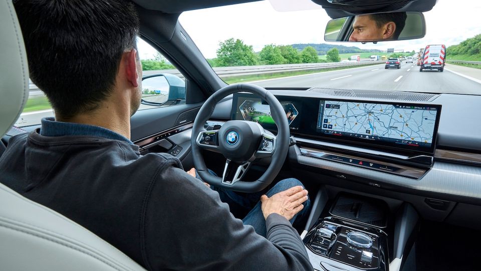 BMW Highway Assistant: 200 mln km hands-free