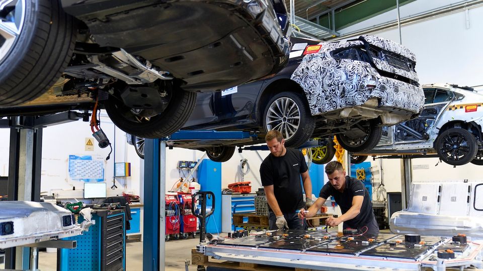 BMW - 30 anni di economia circolare - Batterie comprese