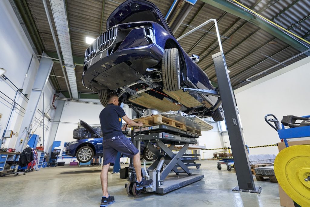 BMW - 30 anni di economia circolare - Batterie comprese | Elettronauti.it