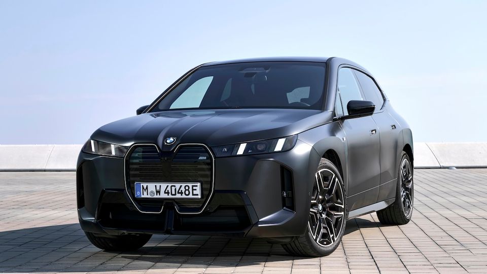 BMW EV aumentano l'autonomia: la iX Drive 2026 raggiunge i 586 km
