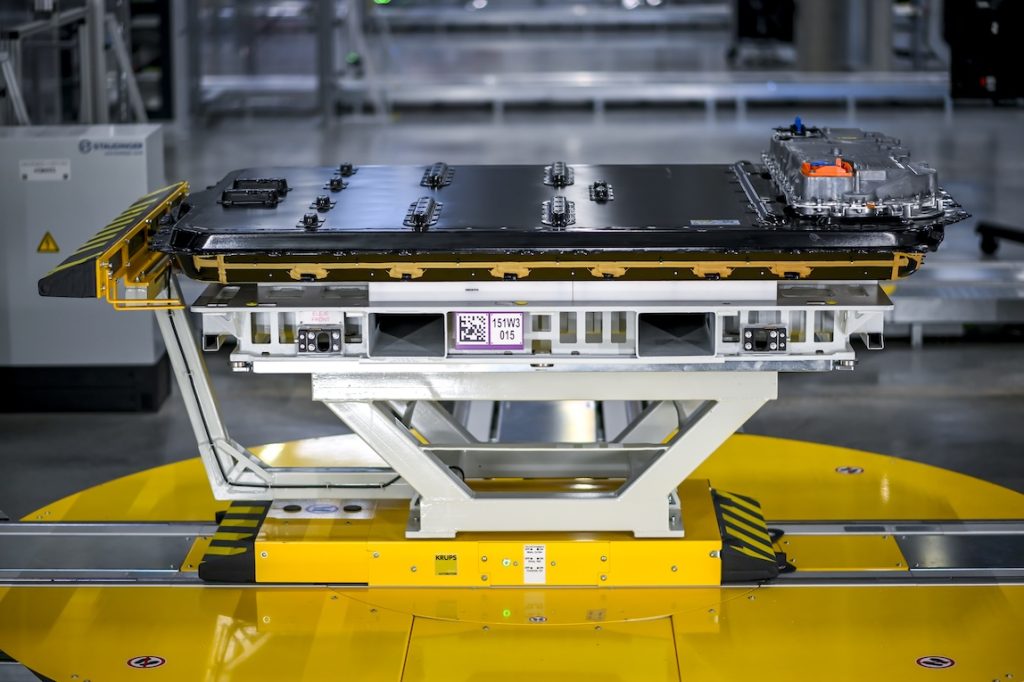 BMW iX3: la produzione a Debrecen parte a ottobre | Elettronauti.it
