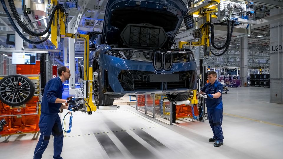 BMW iX3: la produzione a Debrecen parte a ottobre