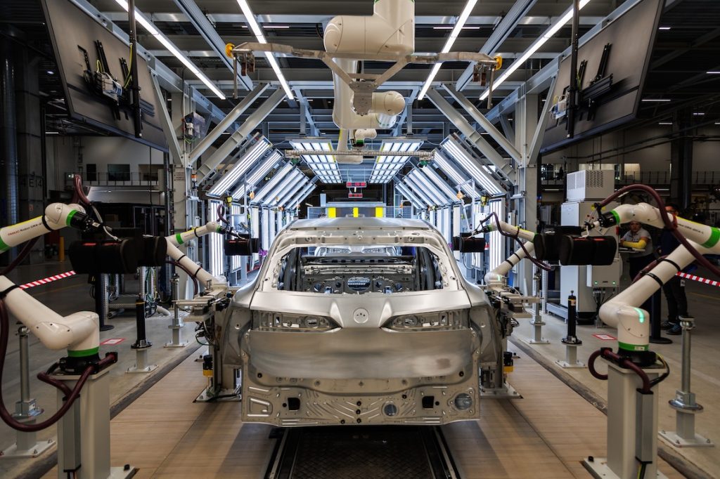 BMW iX3: la produzione a Debrecen parte a ottobre | Elettronauti.it