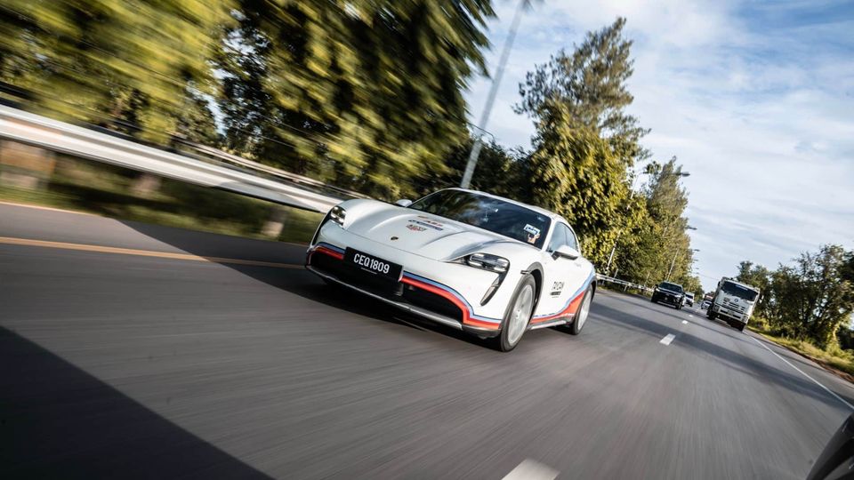 La Porsche Taycan stabilisce un nuovo record EV dopo aver percorso oltre 1.000 miglia in meno di 30 ore