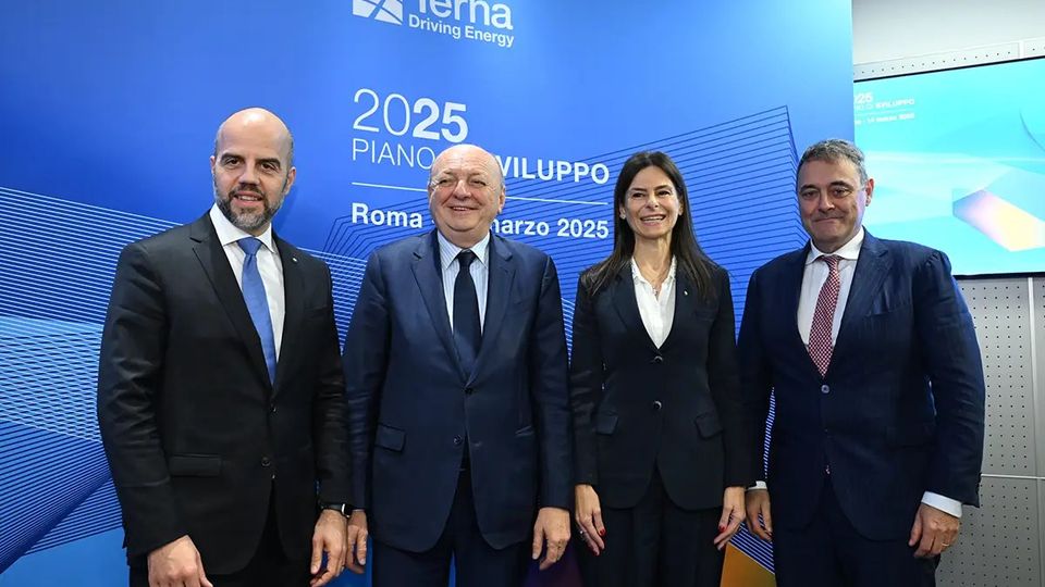 Il CEO Giuseppina Di Foggia, il Presidente Igor De Biasio, il Ministro dell’Ambiente Gilberto Pichetto Fratin e il Presidente di ARERA Stefano Besseghini