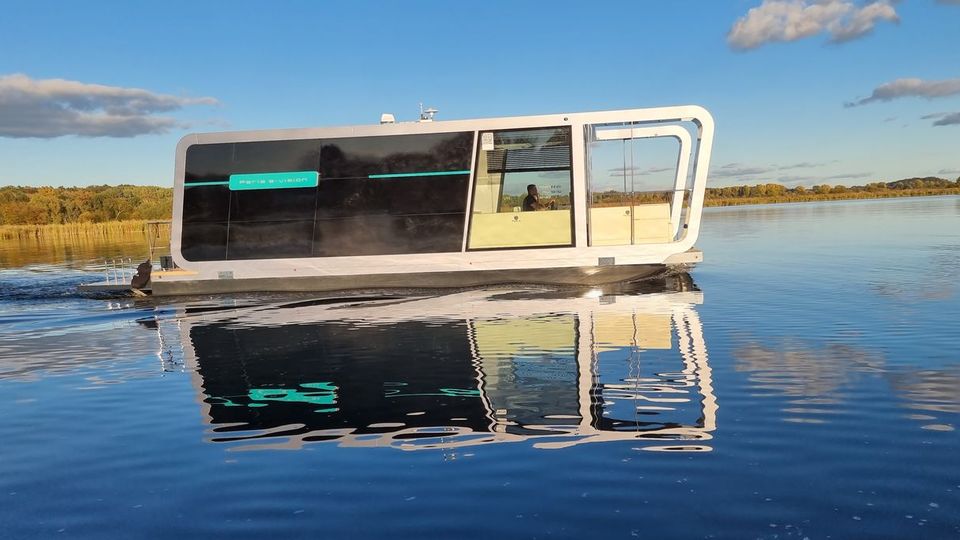 Perla Yacht Group rivoluziona il concetto di houseboat con la Linea E-Vision