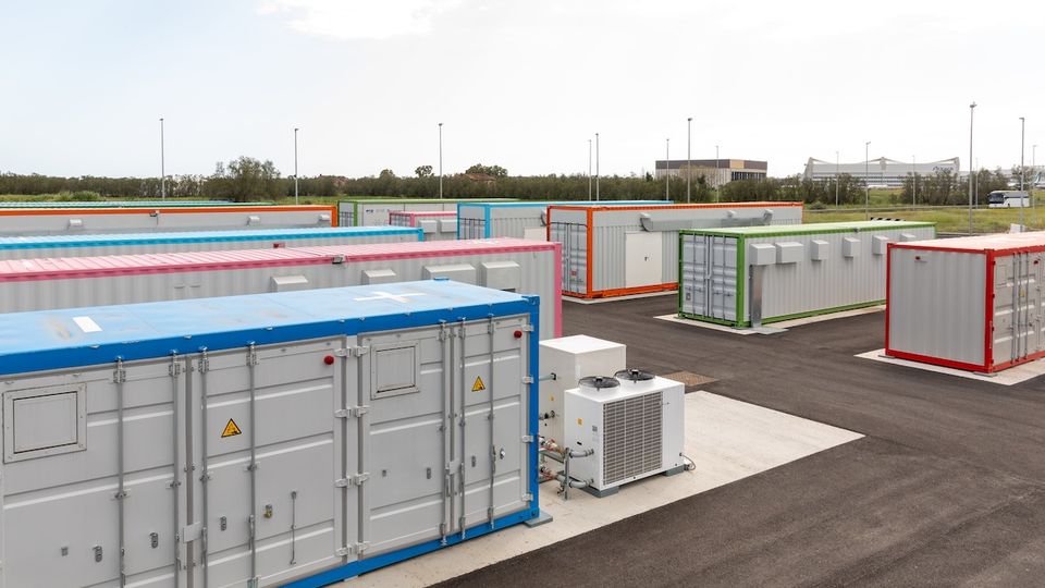 Così Stellantis, Enel e ADR trasformano le batterie usate in energia per Fiumicino