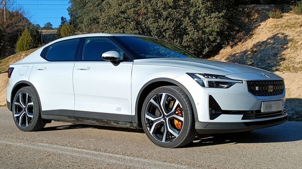 L'ultimo aggiornamento OTA di Polestar 2 aggiunge YouTube, oltre agli aggiornamenti a Range Assist e Apple CarPlay