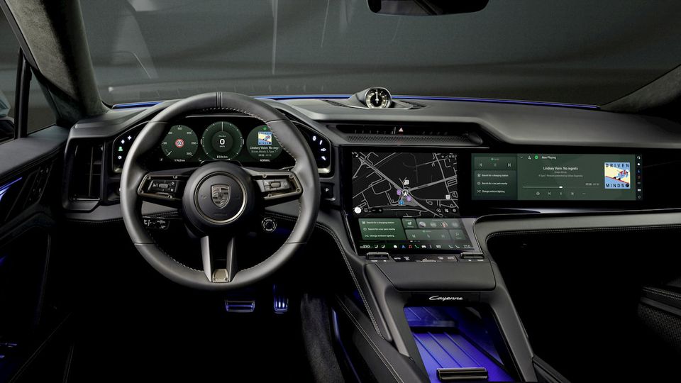 Porsche Cayenne EV, interni hi-tech e personalizzabili