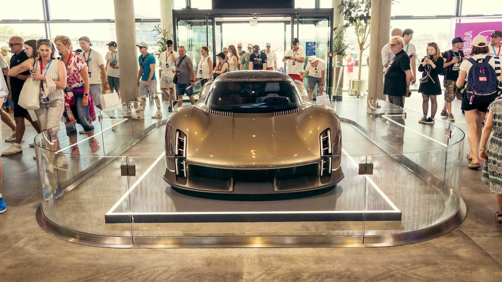 L'hypercar elettrica Porsche Mission X potrebbe entrare in produzione come l'auto più veloce mai realizzata