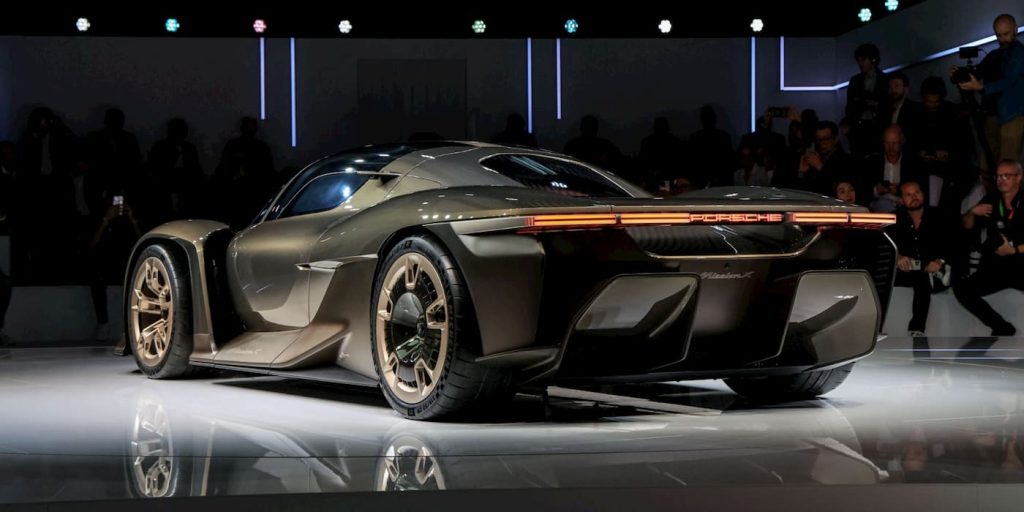 Il capo progettista di Porsche ammette che i veicoli elettrici cinesi e Tesla costringono le case automobilistiche tedesche a essere più coraggiose | Elettronauti.it