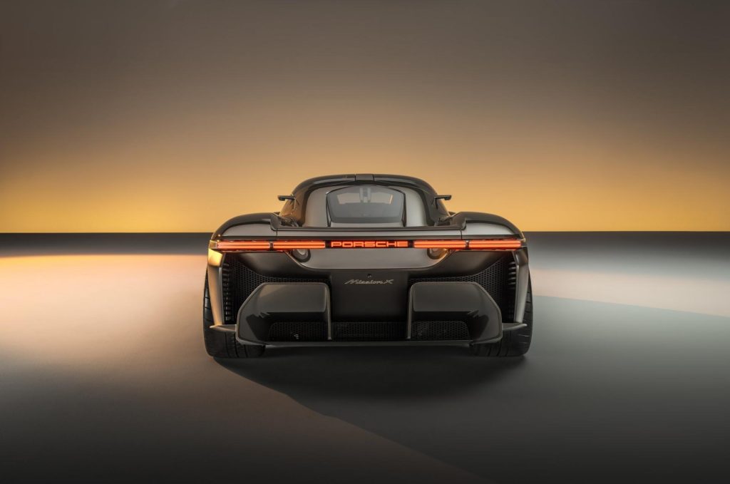 Il capo progettista di Porsche ammette che i veicoli elettrici cinesi e Tesla costringono le case automobilistiche tedesche a essere più coraggiose | Elettronauti.it