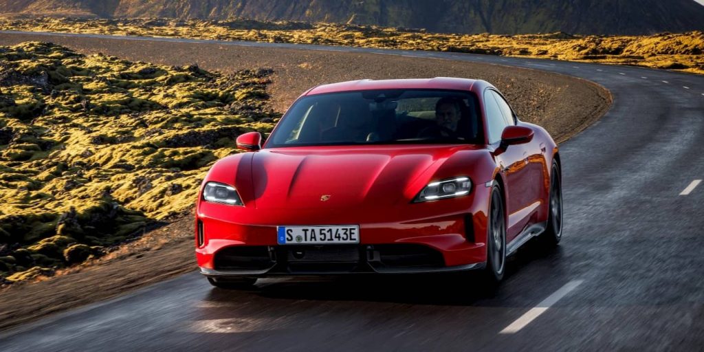 Porsche lancia tre nuovi modelli Taycan EV, aggiungendo più prestazioni e autonomia | Elettronauti.it