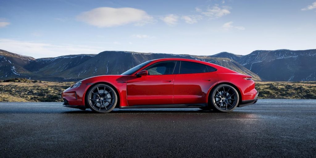 Porsche lancia tre nuovi modelli Taycan EV, aggiungendo più prestazioni e autonomia | Elettronauti.it