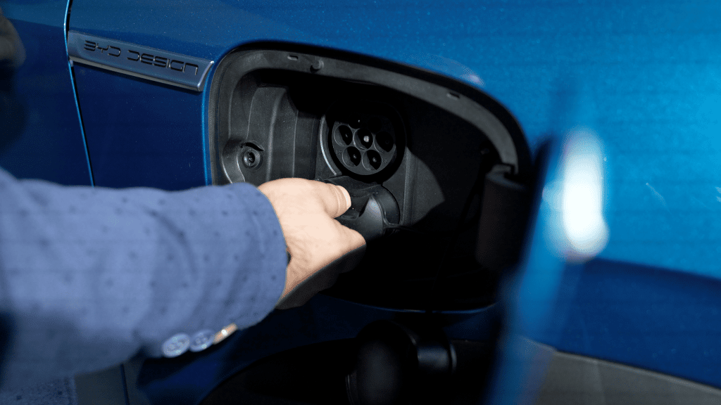 BYD ATTO-3 Porta di ricarica | elettronauti.it