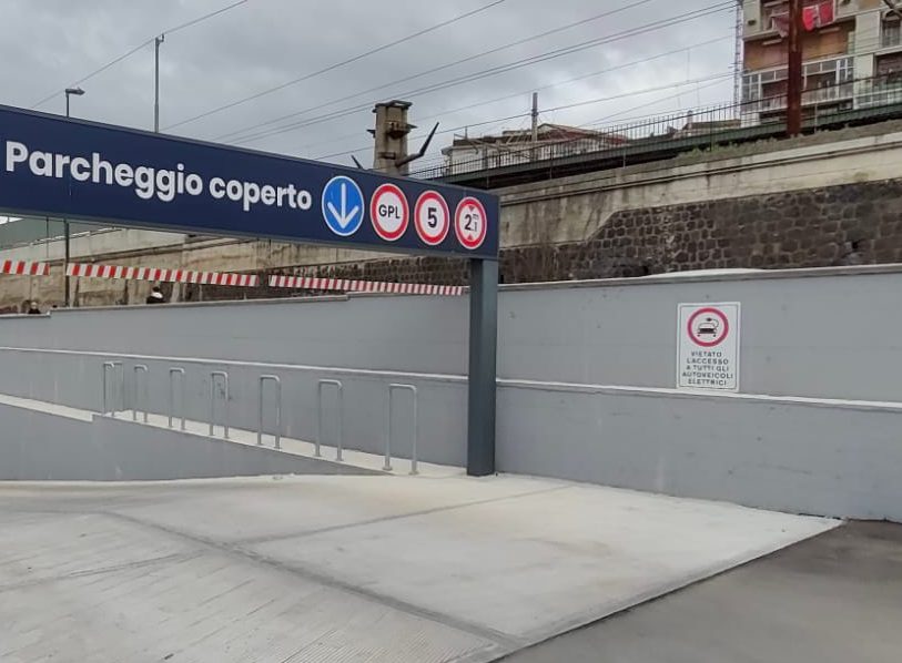 Posillipo, Eurospin vieta il parcheggio alle auto elettriche | Elettronauti.it