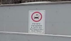Posillipo, Eurospin vieta il parcheggio alle auto elettriche | Elettronauti.it