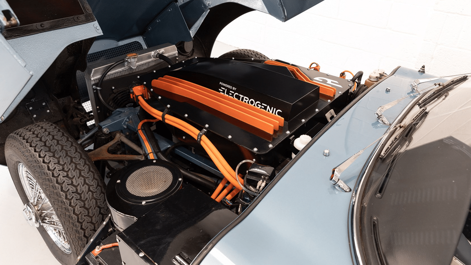 La mitica E-Type si trasforma in BEV