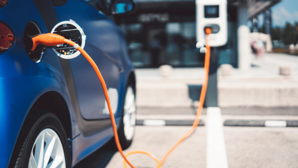 Auto Elettrica Presa Collegata pronta agli incentivi