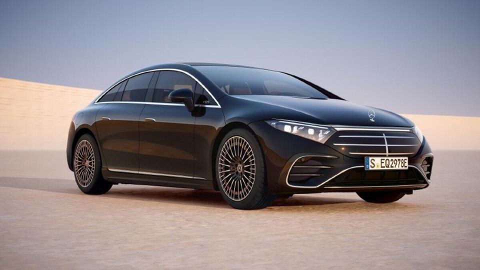Mercedes EQS 2025: crescono sia il comfort che la batteria
