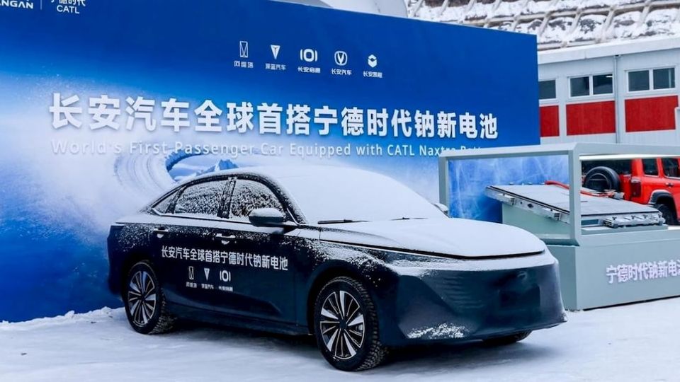 Auto elettrica al sodio: debutta il primo modello di serie